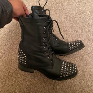 Breckelle’s Studded Boots